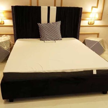 Black and White Uphlystry Bed Set